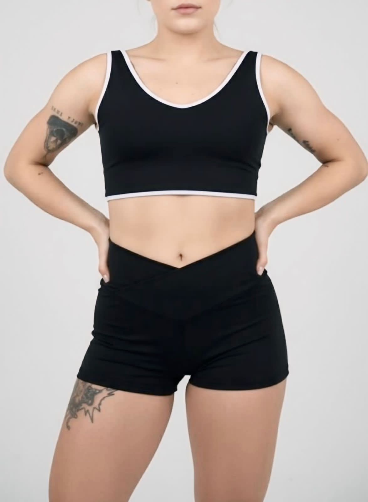 SHORT PRETINA CRUZADA